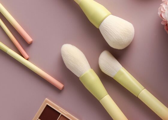 Vonira Beauty Luxury Precision Highlighter Brush Dengan Genggam Kayu Berwarna Gradient