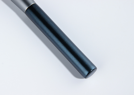 Sikat bubuk Kabuki buatan tangan berbentuk persegi dengan pegangan aluminium untuk riasan yang sempurna